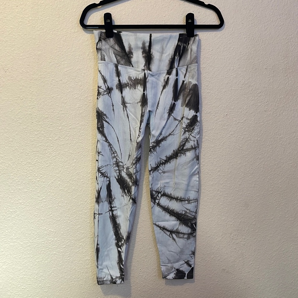 NWT Pink Victorias Secret Active yoga 7/8 legging